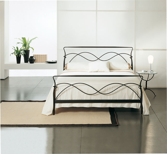Letto in ferro modello Nuvola