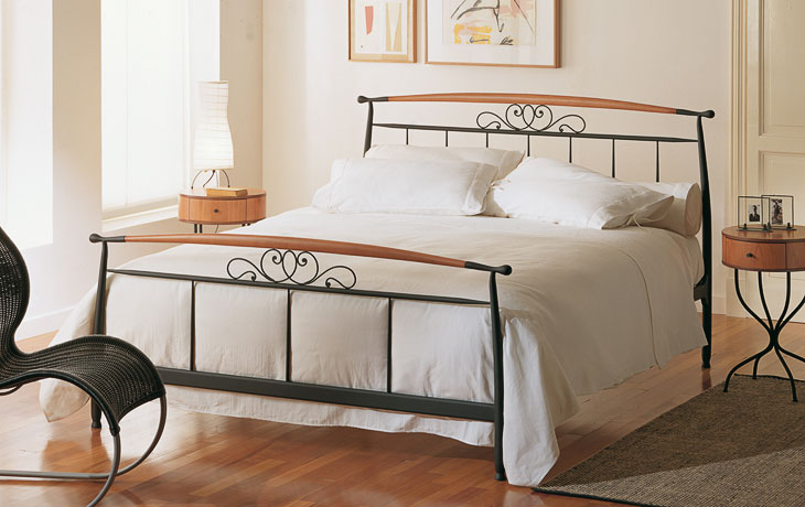Letto in ferro modello Pegaso