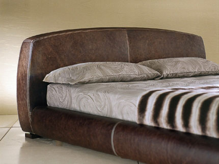 Letto moderno imbottito Giellebimod. Eliseo