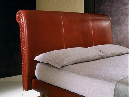 Letto classico imbottito Giellebimod. Jago