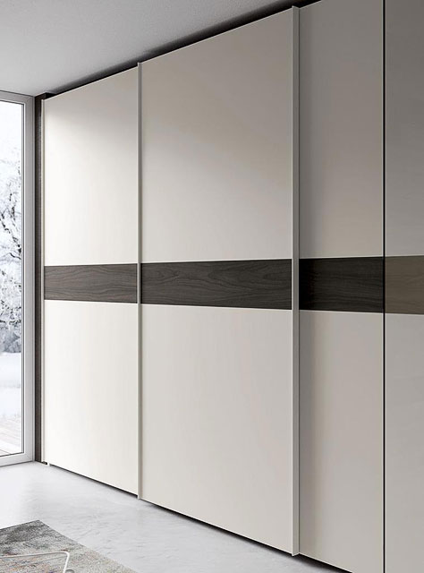 Armadio scorrevole laccato con inserti legno Spagnol Mod. Centrale
