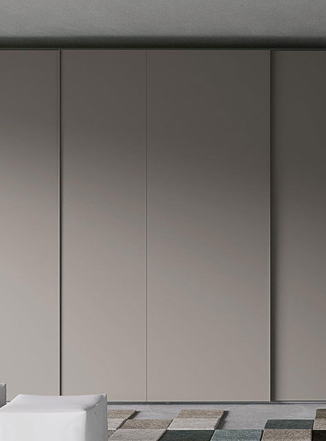Armadio con fianchi e ante in finitura laccato opaco Spagnol Mod. Linear
