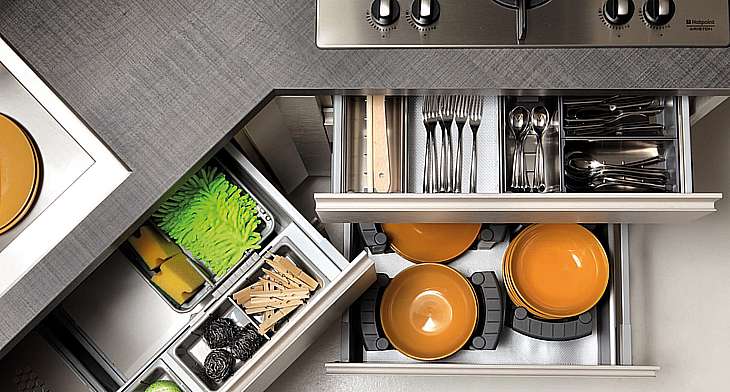 Cassetti con accessori cucina
