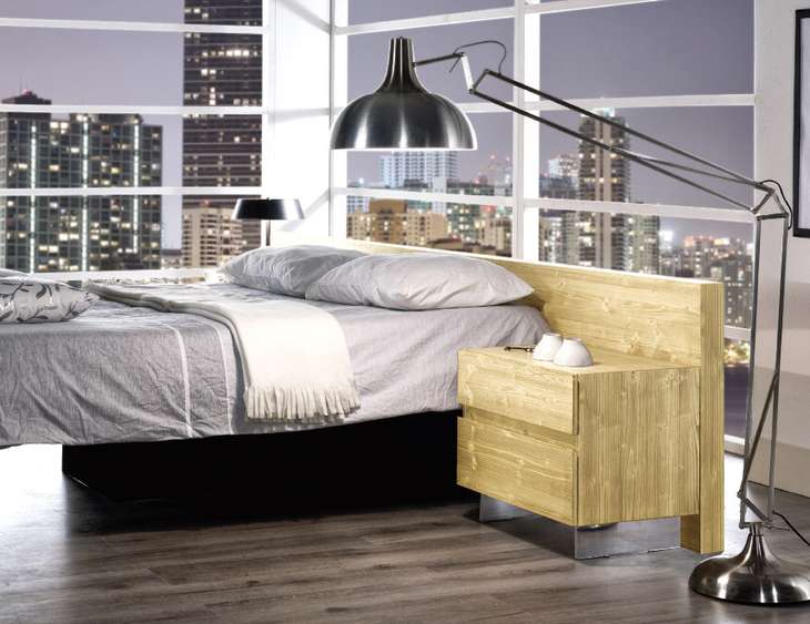 Comodino in legno