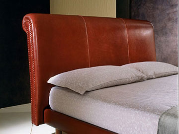 Letto classico imbottito Giellebimod. Jago