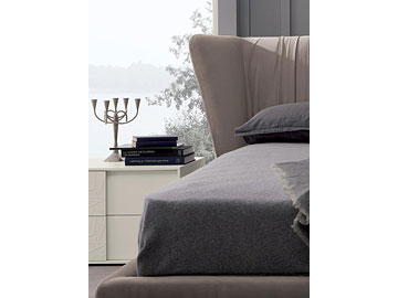 Particolare testata Letto imbottito Marilyn Spagnol