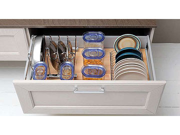 Base sospesa con accessori cucina