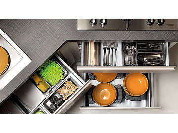 Cassetti con accessori cucina