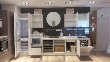 CUCINA LUBE modello BRAVA laccata bianco assoluto 
