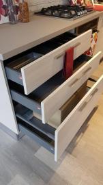 Gruppo cassettiera con chiusura ammortizzata