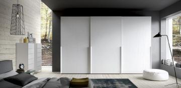 armadio con ante scorrevoli 