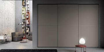 armadio con ante scorrevoli 