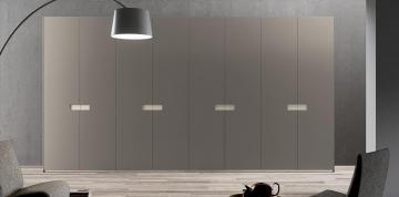 armadio con ante battenti