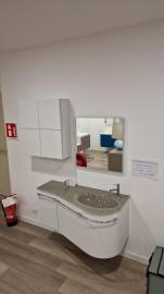 Bagno bianco poro aperto con top in cristallo 