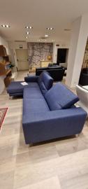 divano con penisola modello Roll Plaz