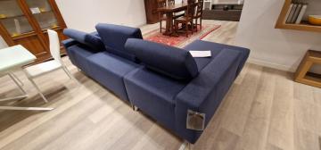 divano con penisola modello Roll Plaz