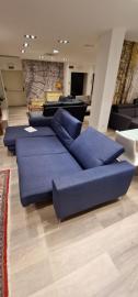 divano con penisola modello Roll Plaz