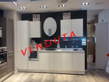 CUCINA LUBE modello BRAVA laccata bianco assoluto lux POLIESTERE SCONTO 60%