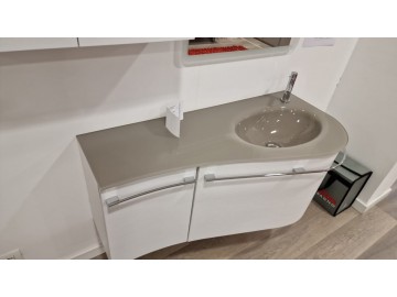 Bagno in vero legno a poro aperto con top in cristallo presso fuso